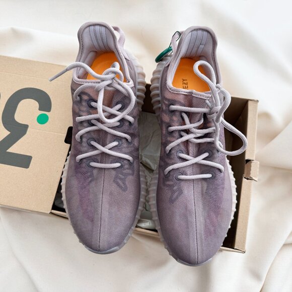 Adidas x Yeezy Boost 350 V2 in "Mono Mist", size 10.5 US - Picture 4 of 9